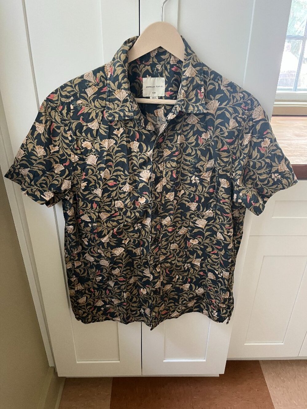 American Eagle Flex Floral Button-Up – Men's Medium